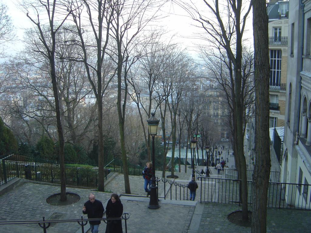 Ferienwohnung Duplex De Charme Au Coeur De Montmartre Paris Exterior foto
